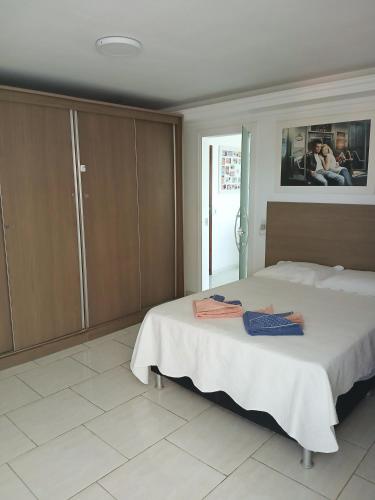 a bedroom with a bed with towels on it at Cobertura Pôr do Sol in Saquarema