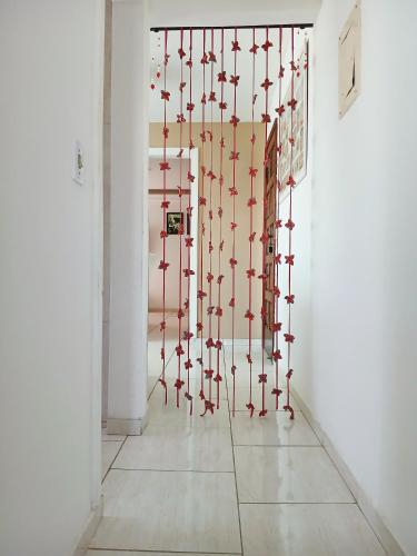 a room with a wall with red stars on it at Cobertura Pôr do Sol in Saquarema