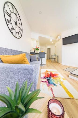 Debbie & Cris House by Mth