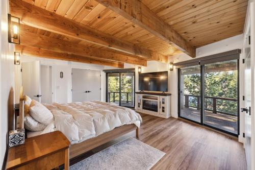 Ένα ή περισσότερα κρεβάτια σε δωμάτιο στο Golden Peak Cabin home