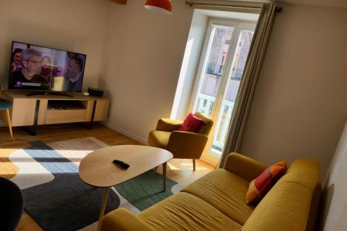 Televisyen dan/atau pusat hiburan di Place Des Vosges
