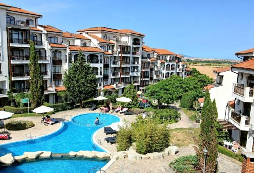 Bazén v ubytování Scenic, 2 Bedroom Apt with Views nebo v jeho okolí