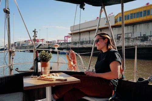 Cozy Lisbon Marina Sleepaboard - Sail Away
