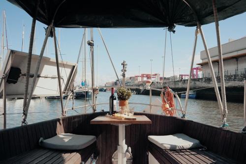 Cozy Lisbon Marina Sleepaboard - Sail Away