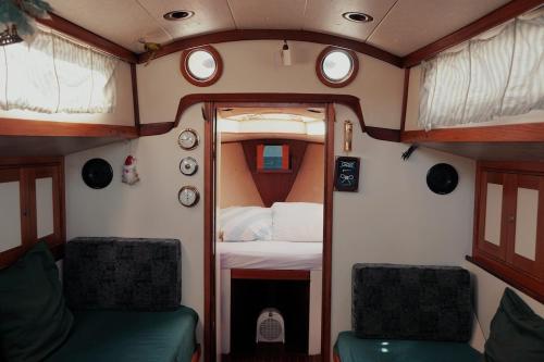 Cozy Lisbon Marina Sleepaboard - Sail Away