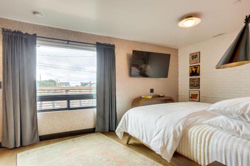 a bedroom with a bed and a large window at The Reed at The Louie Boutique Motel, Private Sauna! Walk to Everything! in Newport