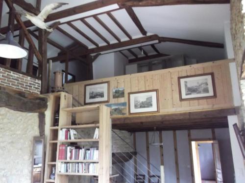 a room with a book shelf and some books at Gite Tauzia in Brassempouy