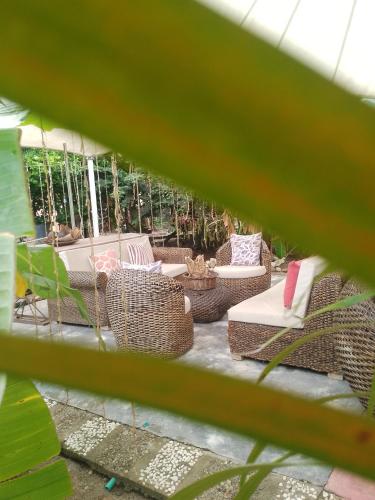 a group of wicker chairs and couches on a patio at EL SHADDAI Punta Del Este Desierto de la Tatacoa in Villavieja