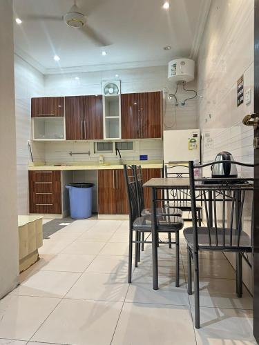 Dapur atau dapur kecil di شقق آفاق المسافر
