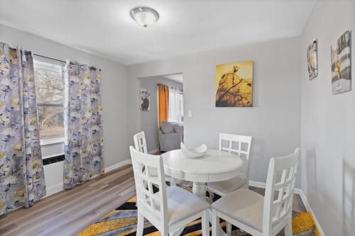 a dining room with a white table and chairs at Luxury 1 bedroom apartment in Cincinnati in Cincinnati