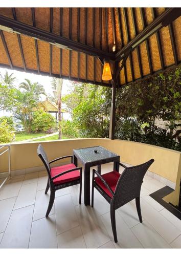 Un balcón o terraza de Teluk Karang Dive & Spa Resort