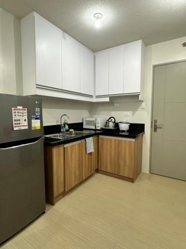 Kuchyň nebo kuchyňský kout v ubytování 2 bedroom unit near BGC Taguig and NAIA Airport