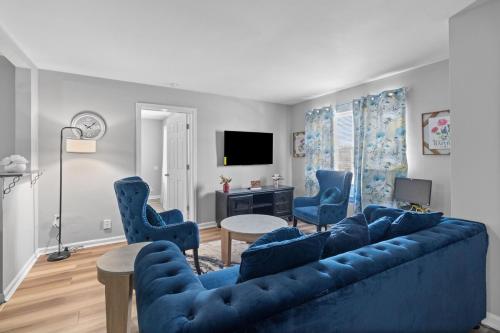 a living room with a blue couch and two blue chairs at Luxury 2 bedroom apartment in Cincinnati in Cincinnati