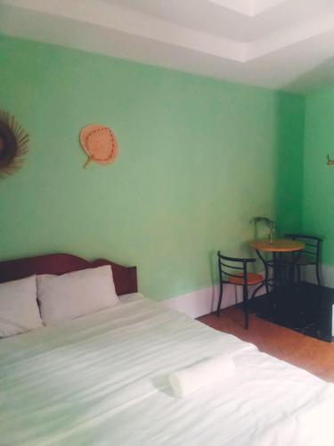 La plage de kampot by lee & hap guest houseにあるベッド