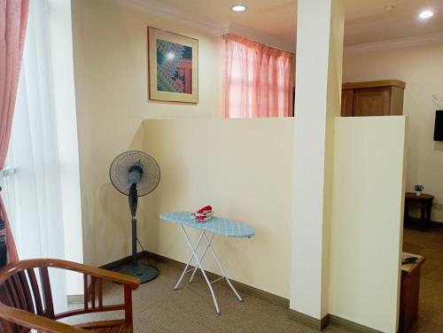a room with a fan and a small table at SURIA HOTEL SDN BHD in Kota Bharu