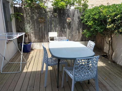 Un balcón o terraza de Appartement 4 personnes au calme