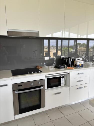 Kuchyň nebo kuchyňský kout v ubytování Unit 135 Silverwater Resort San Remo Victoria