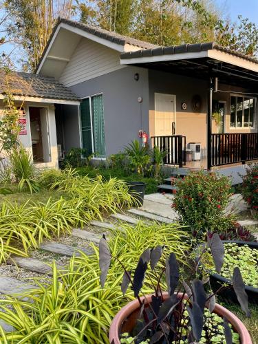Κήπος έξω από το Lebest Pool Villa Chiang Mai