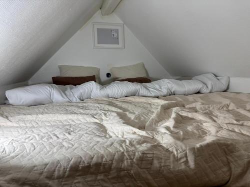 Ένα ή περισσότερα κρεβάτια σε δωμάτιο στο Appartement F1 meublé Duplex étage 1