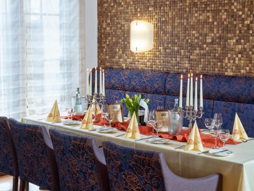 a long table with napkins and flags on it at Hotel Restaurant Zum Schwan in Mettlach