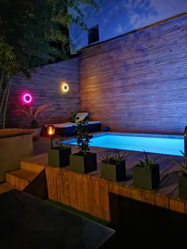Πισίνα στο ή κοντά στο Chambre privée au pied des cevennes