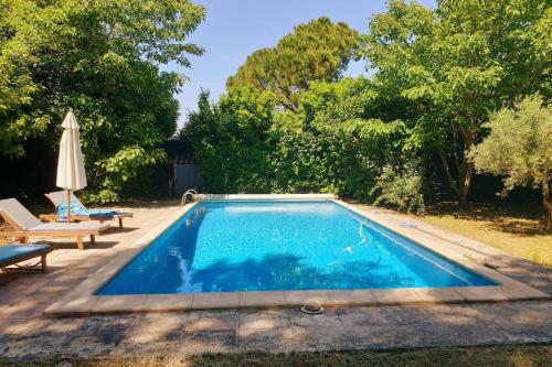 Your secret garden at Pont du Gard!