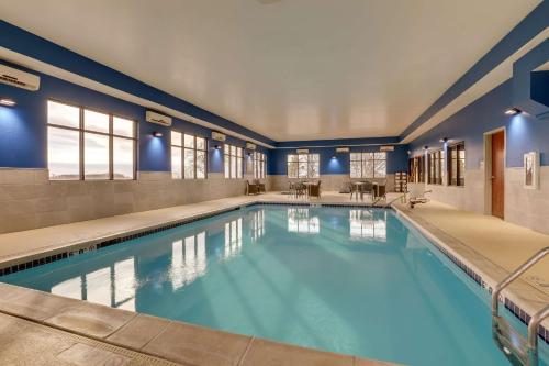 a large swimming pool with blue water at Hampton Inn & Suites St. Louis - Edwardsville in Glen Carbon