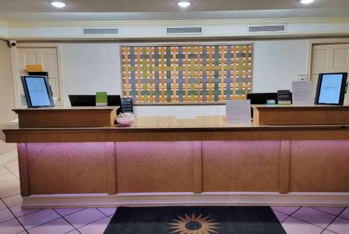 a lobby of a hotel with a reception desk at La Quinta Inn by Wyndham Amarillo West Medical Center in Amarillo