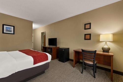 Кровать или кровати в номере Comfort Inn Bordentown near NJ Turnpike