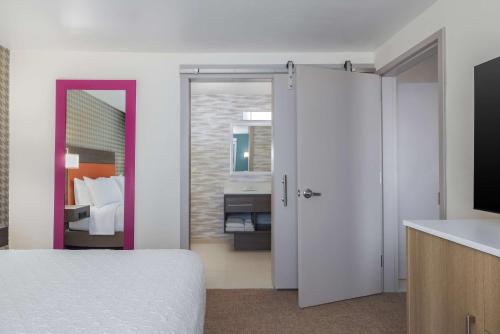 Ένα ή περισσότερα κρεβάτια σε δωμάτιο στο Home2 Suites By Hilton El Centro