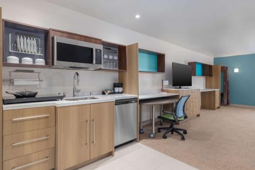 Η κουζίνα ή μικρή κουζίνα στο Home2 Suites By Hilton El Centro
