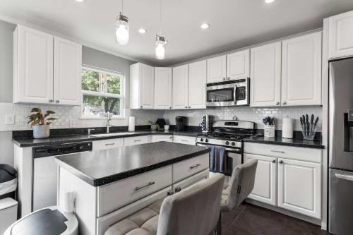 Cuina o zona de cuina de Historic Charmer Comfortable Walkable