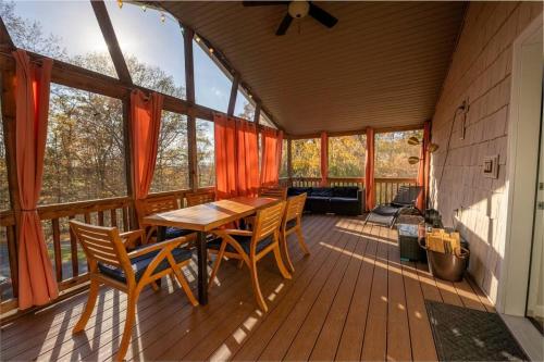 Gallery image of Woodland Whimsy a private escape, hot tub, pool, sunroom in Saugerties
