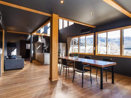 a dining room with a table and chairs at Kawaguchiko Country Cottage Ban in Fujikawaguchiko