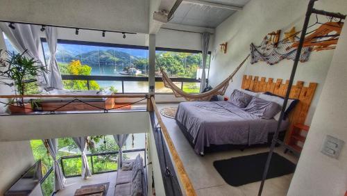Ένα ή περισσότερα κρεβάτια σε δωμάτιο στο Loft Praia da Tartaruga com Hidromassagem