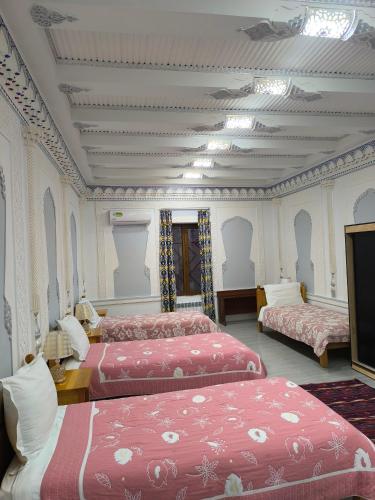 Un ou plusieurs lits dans un hébergement de l'établissement Bibikhanum Hotel