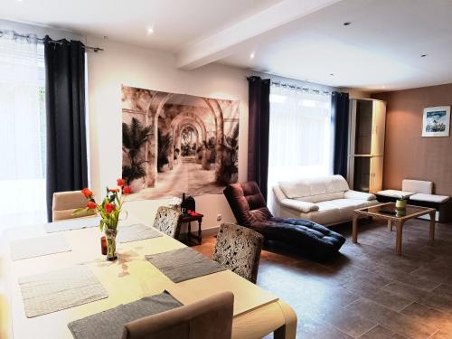 a living room with a table and a couch at Grand Appartement 3 frontières in Hésingue