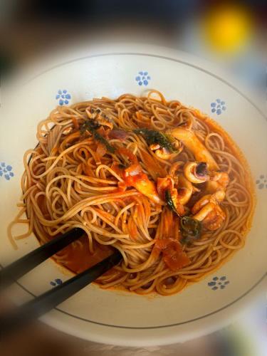 a bowl of noodles with vegetables on a plate at B&B AFFITTACAMERE Mo' MONTEIASI in Monteiasi