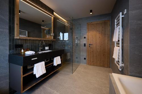 Un baño de Aparthotel Dorf570