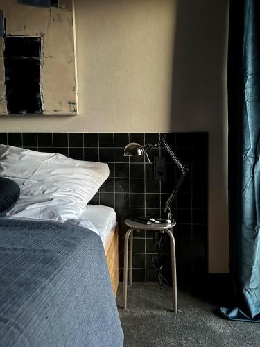 a lamp sitting on a table next to a bed at Hotel Everswinkel in Everswinkel