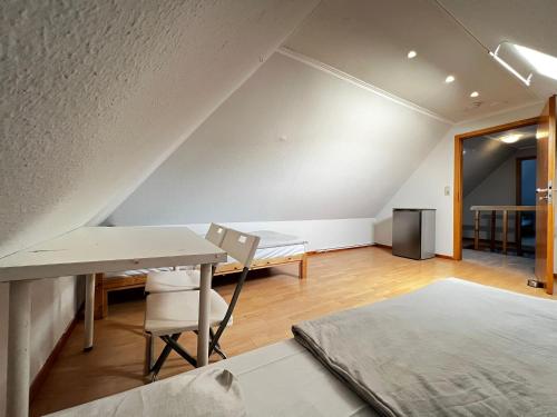 Postel nebo postele na pokoji v ubytování Helles Apartmenthaus für Handwerker und Monteuere - HM