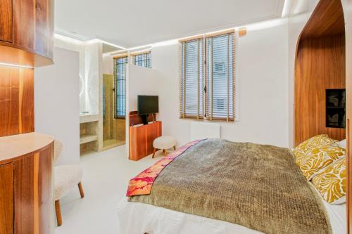 Refined Elegance in Central Paris