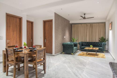Zona de estar de kasauli hills by Hillcrest