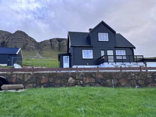 Cozy older house in brilliant nature