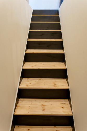 a staircase in a house with wooden steps at Casa Myrtēssa in Myrtos