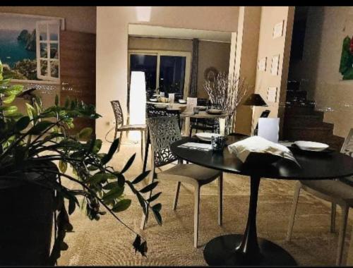 a room with a table and chairs and a dining room at Casa dello Yoga Suite e Private Spa in Colonnella