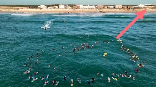 a group of people in the water in the ocean at L'Océan&Dunes vue à 180° en bord de plage in Lacanau-Océan
