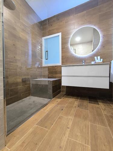 a bathroom with a sink and a mirror at Motel Caldas in Caldas de Reis