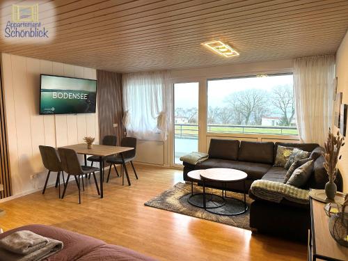 a living room with a couch and a table at Appartement Schönblick in Oberteuringen