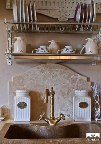 Ponte Vecchio Luxury Suite - Daily Refresh Available